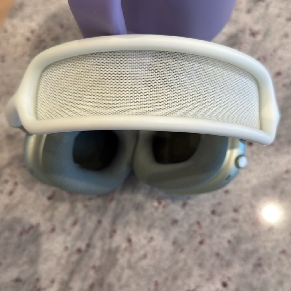 AirPod Max - Picture 2 of 11